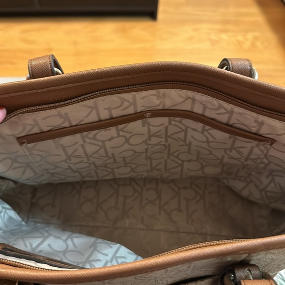CALVIN KLEIN | Hudson Monogram Logo Tote Bag - Picture 6 of 6